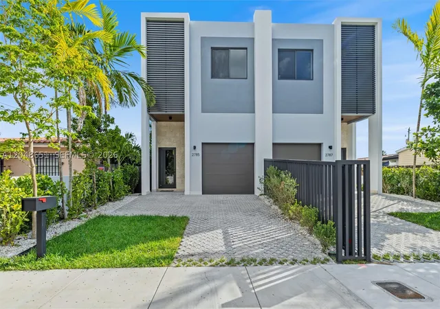 Photo 3 of Townhouse for sale at 2787 Sw 34th Ave, Miami, FL 33133 | MLS# A12048651 | Listing updated on 2026-10-03