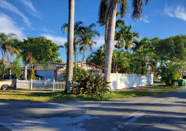 Photo 1 of Single family home for sale at 804 Nw 8th St, Dania, FL 33004 | MLS# A12049706 | Listing updated on 2026-08-28