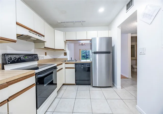 Photo 2 of Sale Pending at 3135 S Carambola Cir S #2368, Coconut Creek, FL 33066 | MLS# A12049890 | Listing updated on 2026-10-03