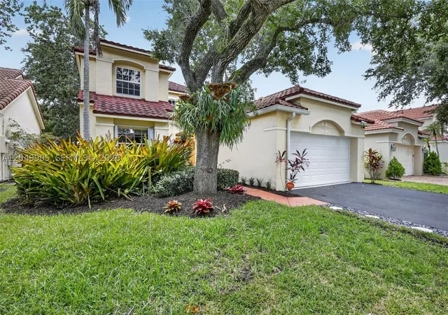 Photo 3 of Single family home for sale at 1485 Seabay Rd, Weston, FL 33326 | MLS# A12049905 | Listing updated on 2026-10-01