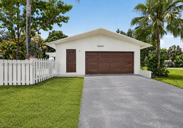 Photo 3 of Single family home for sale at 7040 Nw 8th Ct, Plantation, FL 33317 | MLS# A12045980 | Listing updated on 2026-09-28
