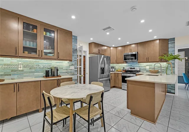 Photo 3 of Single family home for sale at 6952 Sw 149th Ter, Palmetto Bay, FL 33158 | MLS# A12050082 | Listing updated on 2026-08-29