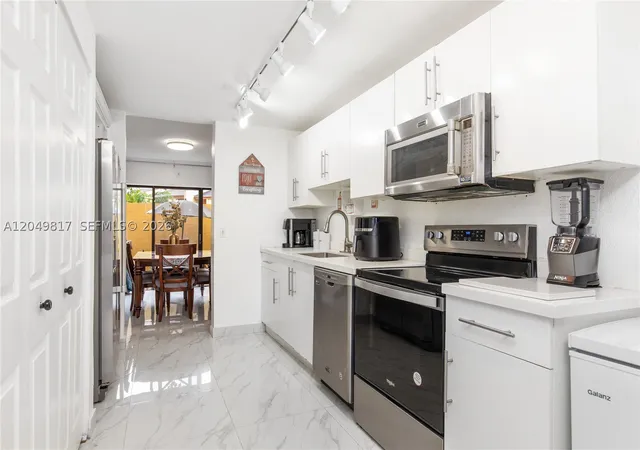 Photo 3 of Townhouse for sale at 1580 Nw 93rd Ave #300, Pembroke Pines, FL 33024 | MLS# A12049817 | Listing updated on 2026-08-28