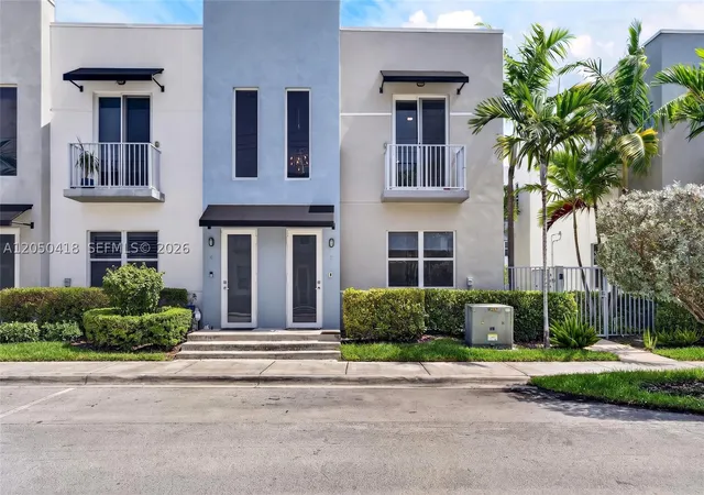 Photo 1 of Townhouse for sale at 405 Ne 35th Ct #5, Oakland Park, FL 33334 | MLS# A12050418 | Listing updated on 2026-09-25