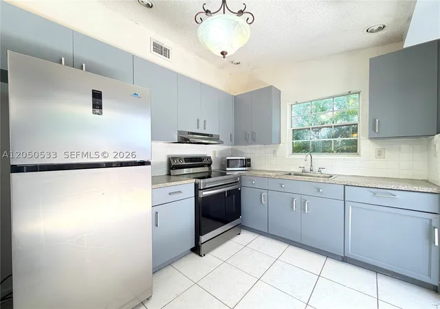 Photo 2 of Sale Pending at 9850 W Heather Ln, Miramar, FL 33025 | MLS# A12050533 | Listing updated on 2026-09-14