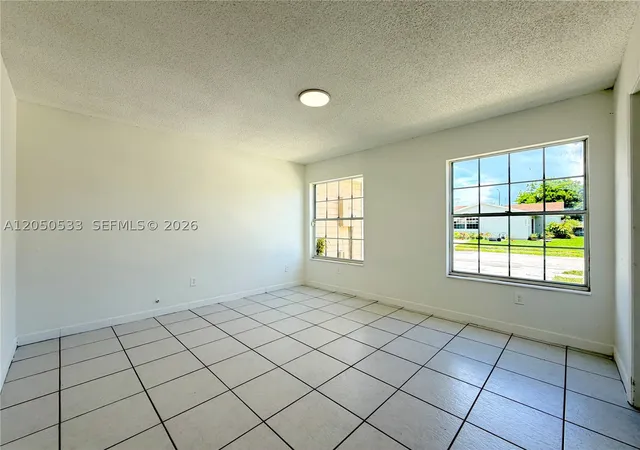 Photo 4 of Sale Pending at 9850 W Heather Ln, Miramar, FL 33025 | MLS# A12050533 | Listing updated on 2026-09-14
