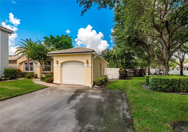 Photo 2 of Single family home for sale at 9852 Nw 9th Ct, Plantation, FL 33324 | MLS# A12050607 | Listing updated on 2026-09-08