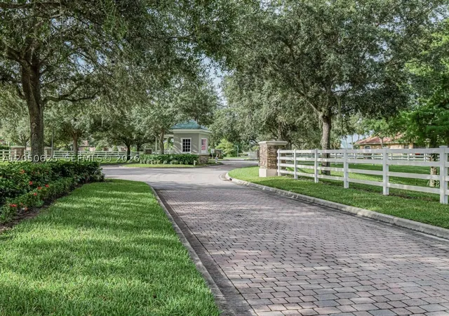 Photo 1 of Single family home for sale at 520 Caroline Dr, Vero Beach, FL 32968 | MLS# A12050625 | Listing updated on 2026-10-04
