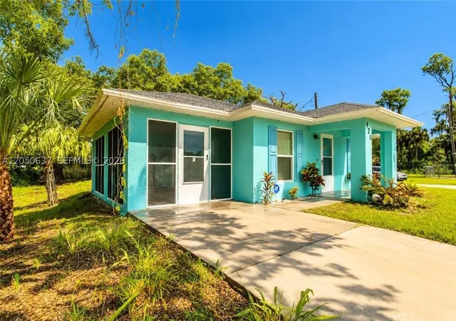 Photo 3 of Single family home for sale at 420 Dr Martin Luther King Blvd, La Belle, FL 33935 | MLS# A12050637 | Listing updated on 2026-08-29