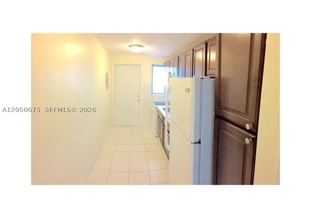 Listing Photo 5 - Condo for sale in building located at 1430 Ne 170Th St, Miami, FL 33162 - Unit #317