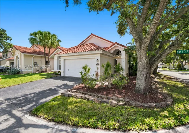 Photo 3 of Single family home for sale at 2810 Nw 70th Ave, Margate, FL 33063 | MLS# A12048234 | Listing updated on 2026-08-20