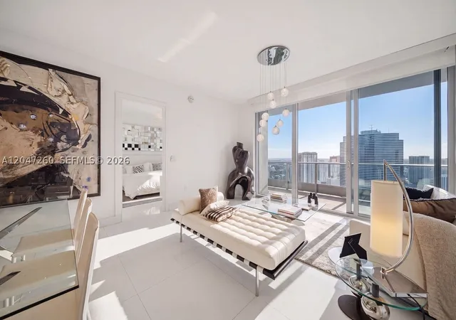 Listing Photo 3 - Condo for sale in Epic Tower located at 200 Biscayne Blvd Wy, Miami, FL 33131 - Unit #5110