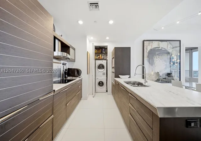 Listing Photo 5 - Condo for sale in Epic Tower located at 200 Biscayne Blvd Wy, Miami, FL 33131 - Unit #5110