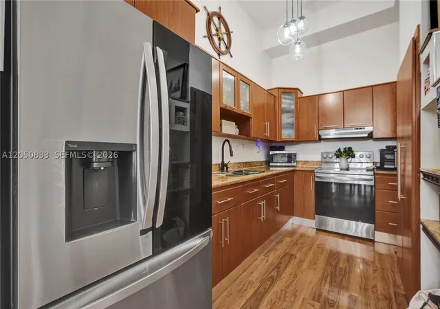 Listing Photo 4 - Condo for sale in building located at 2404 NE 135th St, North Miami, FL 33181 - Unit #2404