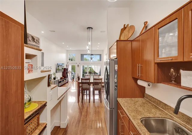 Listing Photo 5 - Condo for sale in building located at 2404 NE 135th St, North Miami, FL 33181 - Unit #2404
