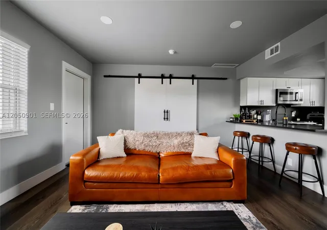 Photo 2 of Condo for sale at 609 Ne 13th Ave #302, Fort Lauderdale, FL 33304 | MLS# A12050901 | Listing updated on 2026-08-26