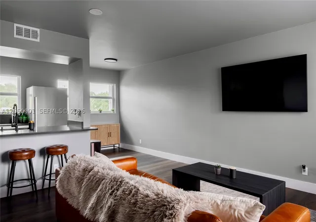 Photo 3 of Condo for sale at 609 Ne 13th Ave #302, Fort Lauderdale, FL 33304 | MLS# A12050901 | Listing updated on 2026-08-26