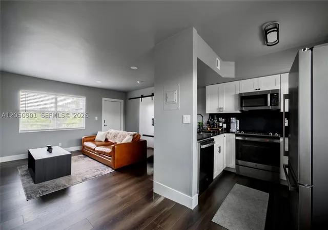 Listing Photo 4 - Condo for sale in building located at 609 Ne 13Th Ave, North Lauderdale, FL 33304 - Unit #302