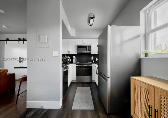 Listing Photo 5 - Condo for sale in building located at 609 Ne 13Th Ave, North Lauderdale, FL 33304 - Unit #302