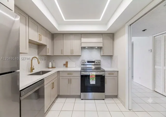 Photo 3 of Condo for sale at 605 Oaks Dr #607, Pompano Beach, FL 33069 | MLS# A12049140 | Listing updated on 2026-09-28