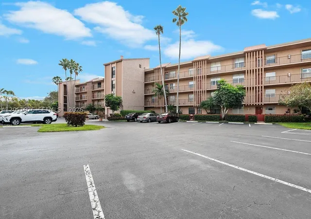 Sale Pending at 7220 Lake Cir Dr #301, Margate, FL 33063 | MLS# A12051076 | Listing updated on 2026-09-18