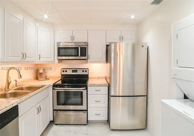 Listing Photo 1 - Condo for sale in building located at 130 Cypress Clb Dr, Pompano Beach, FL 33060 - Unit #324