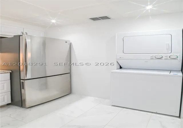 Listing Photo 5 - Condo for sale in building located at 130 Cypress Clb Dr, Pompano Beach, FL 33060 - Unit #324