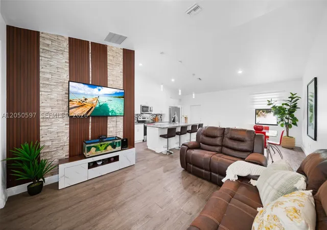 Photo 3 of Single family home for sale at 1109 N Hilton Cir, La Belle, FL 33935 | MLS# A12050597 | Listing updated on 2026-09-23