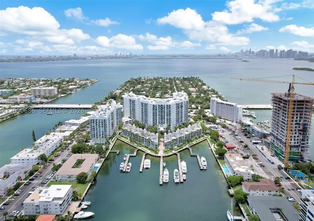 Listing Photo 2 - Condo for sale in building located at 7900 Harbor Island Dr, Miami, FL 33141 - Unit #610
