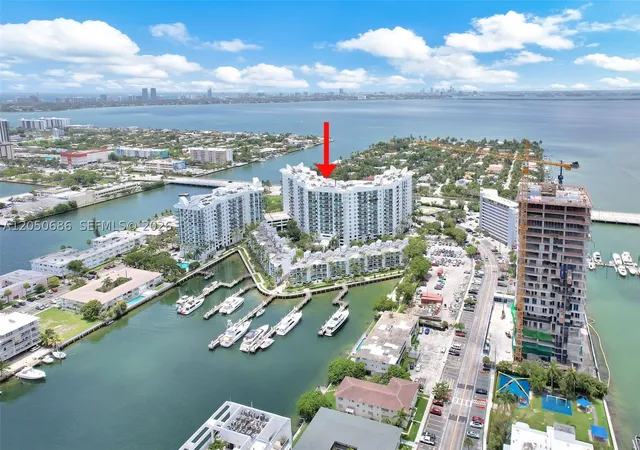 Listing Photo 3 - Condo for sale in building located at 7900 Harbor Island Dr, Miami, FL 33141 - Unit #610