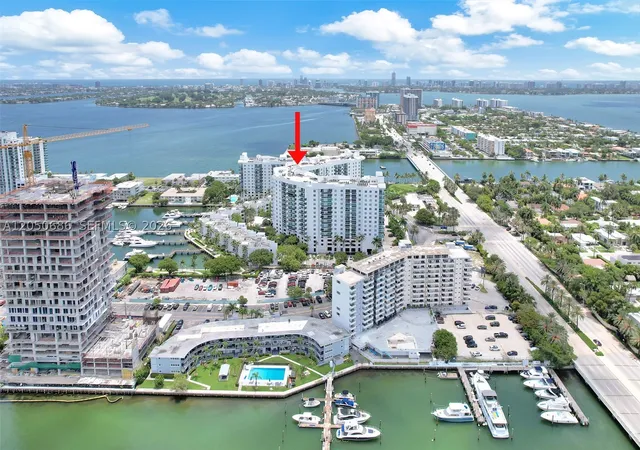 Listing Photo 4 - Condo for sale in building located at 7900 Harbor Island Dr, Miami, FL 33141 - Unit #610