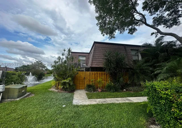 Photo 1 of Sale Pending at 7671 W Courtyard Run W, Boca Raton, FL 33433 | MLS# A12051794 | Listing updated on 2026-09-09