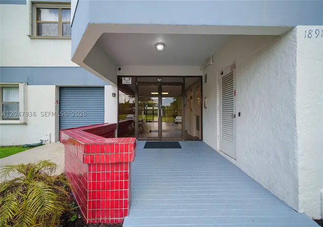 Listing Photo 5 - Condo for sale in building located at 1891 N 61St Ave, Hollywood, FL 33024 - Unit #B215