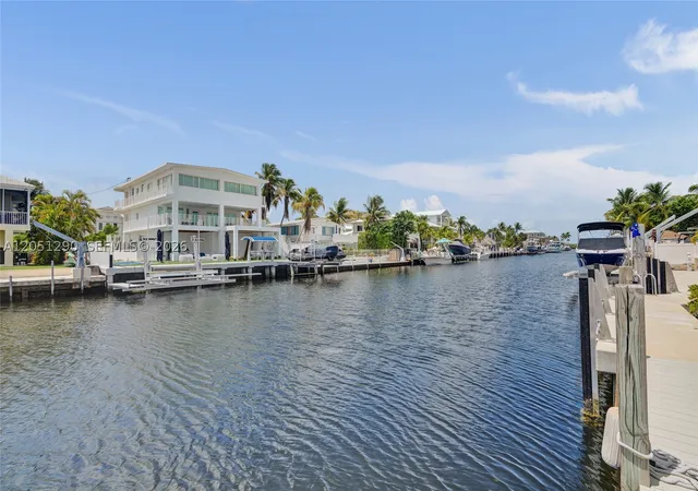 Photo 3 of Single family home for sale at 107 Valencia Dr, Islamorada, FL 33036 | MLS# A12051290 | Listing updated on 2026-08-29