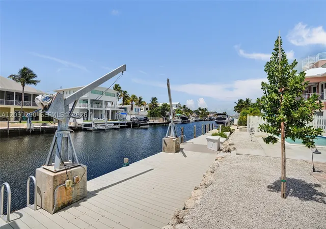 Photo 4 of Single family home for sale at 107 Valencia Dr, Islamorada, FL 33036 | MLS# A12051290 | Listing updated on 2026-08-29