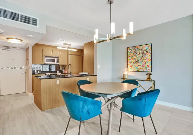 Listing Photo 4 - Condo for sale in building located at 10275 Collins Ave, Miami, FL 33154 - Unit #1116