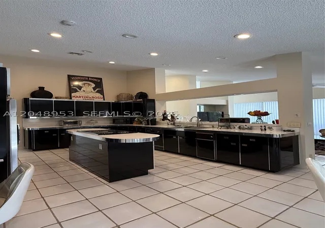 Photo 4 of Sale Pending at 7125 Montrico Dr, Boca Raton, FL 33433 | MLS# A12048953 | Listing updated on 2026-09-01
