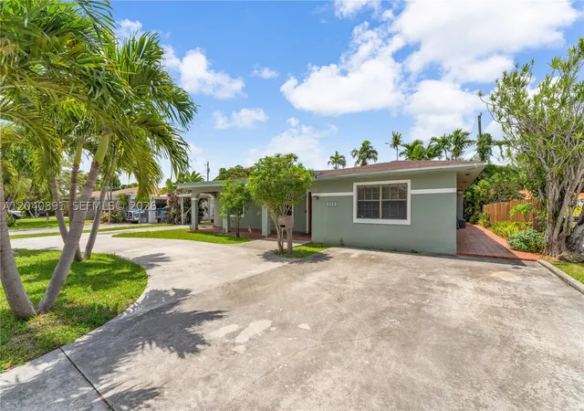 Photo 3 of Single family home for sale at 6860 Sw 18th St, Miami, FL 33155 | MLS# A12040891 | Listing updated on 2026-09-13
