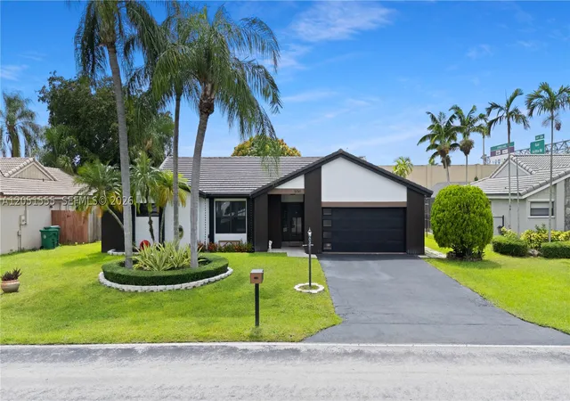 Photo 1 of Single family home for sale at 5741 W Waterford Dr, Davie, FL 33331 | MLS# A12051555 | Listing updated on 2026-09-13