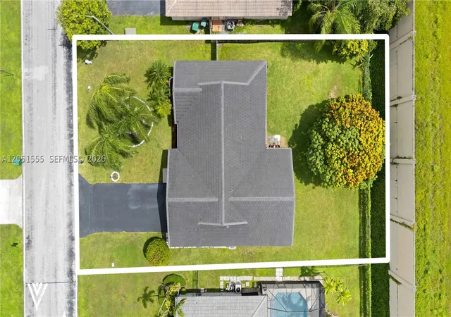 Photo 3 of Single family home for sale at 5741 W Waterford Dr, Davie, FL 33331 | MLS# A12051555 | Listing updated on 2026-09-13