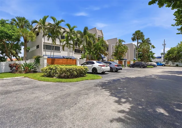 Photo 3 of Condo for sale at 801 Palm Trl #10, Delray Beach, FL 33483 | MLS# A12052199 | Listing updated on 2026-09-23