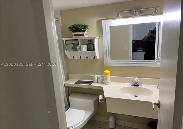 Listing Photo 4 - Condo for sale in building located at 19201 E Collins Ave, Sunny Isles Beach, FL 33160 - Unit #442
