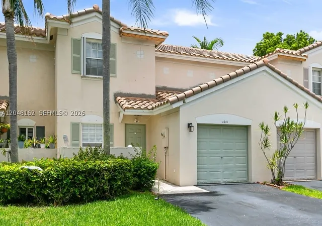 Photo 2 of Townhouse for sale at 4941 Sw 32nd Ter, Fort Lauderdale, FL 33312 | MLS# A12048162 | Listing updated on 2026-09-13