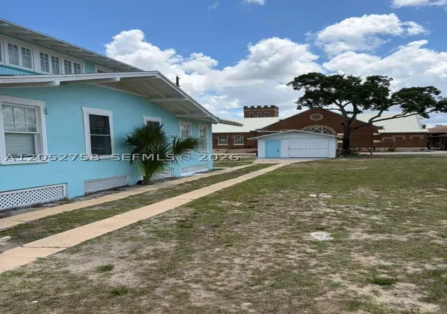 Photo 2 of Single family home for sale at 1870 Lakeview Rd, Sebring, FL 33870 | MLS# A12052758 | Listing updated on 2026-09-08
