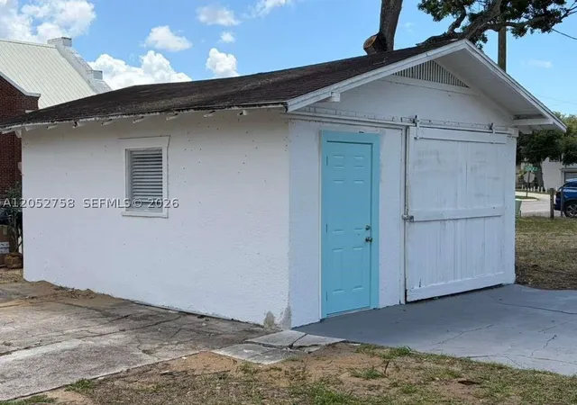 Photo 3 of Single family home for sale at 1870 Lakeview Rd, Sebring, FL 33870 | MLS# A12052758 | Listing updated on 2026-09-08