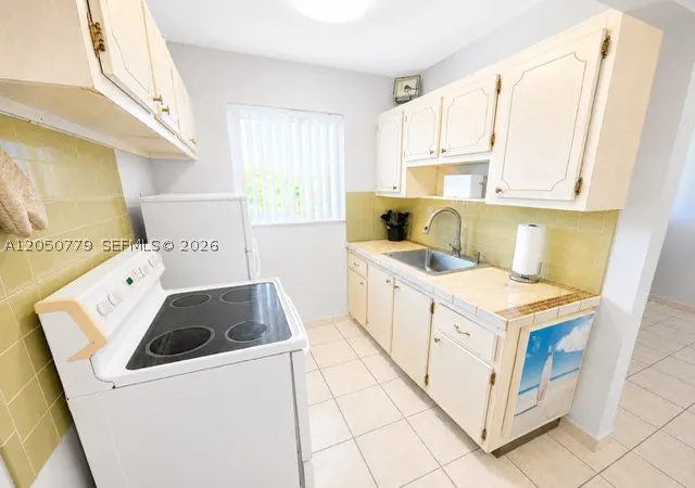 Photo 4 of Condo for sale at 2145 Pierce St #416, Hollywood, FL 33020 | MLS# A12050779 | Listing updated on 2026-09-15