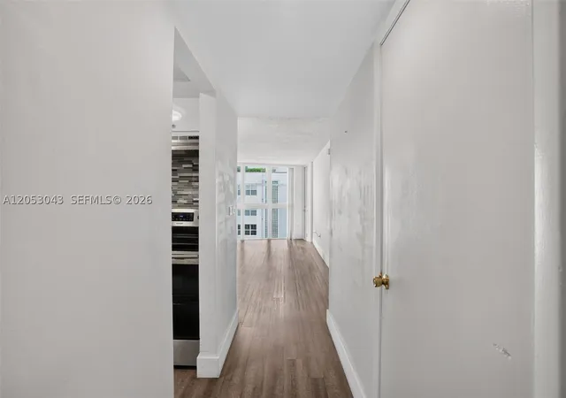 Photo 4 of Sale Pending at 1228 West Ave #1405, Miami Beach, FL 33139 | MLS# A12053043 | Listing updated on 2026-08-30