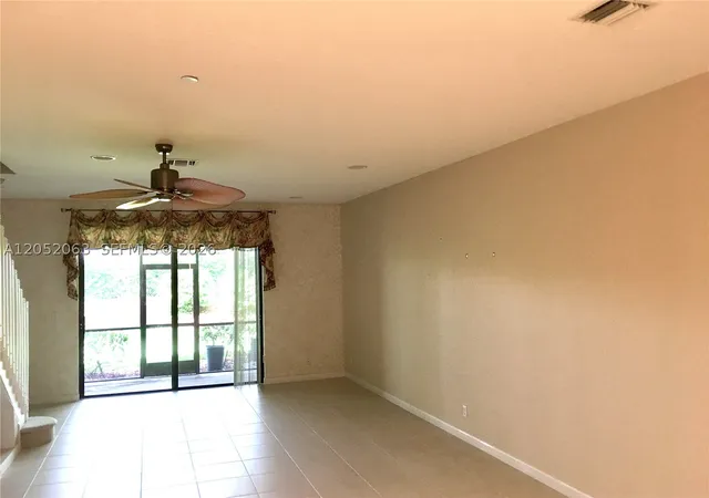 Photo 3 of Townhouse for sale at 4258 Vineyard Cir, Weston, FL 33332 | MLS# A12052063 | Listing updated on 2026-09-04