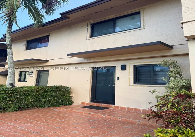 Photo 1 of Townhouse for sale at 131 Sw 109th Ave #L5, Miami, FL 33174 | MLS# A12053134 | Listing updated on 2026-08-27