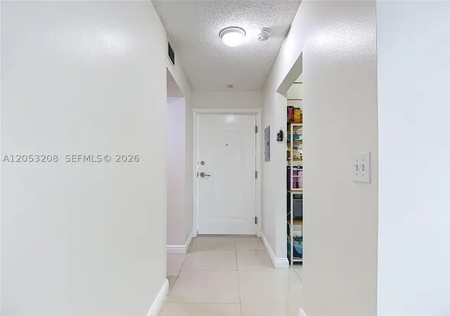 Listing Photo 4 - Condo for sale in Village of Kings Creek Condo E located at 7722 Camino Real, Miami, FL 33143 - Unit #E304